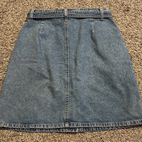Denim button down skirt, adjustable belt & has deep - Picture 8 of 8
